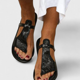 Tavia | Černé sandály s přezkou a reliéfním zvířecím vzorem