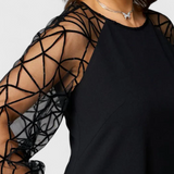 Bellezza | Černé šaty se síťovanými rukávy a volným střihem