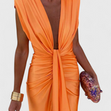 Lakisha | Nabírané midi šaty s hlubokým výstřihem do V