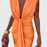 Lakisha | Nabírané midi šaty s hlubokým výstřihem do V