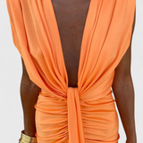 Lakisha | Nabírané midi šaty s hlubokým výstřihem do V