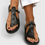 Tavia | Černé sandály s přezkou a reliéfním zvířecím vzorem
